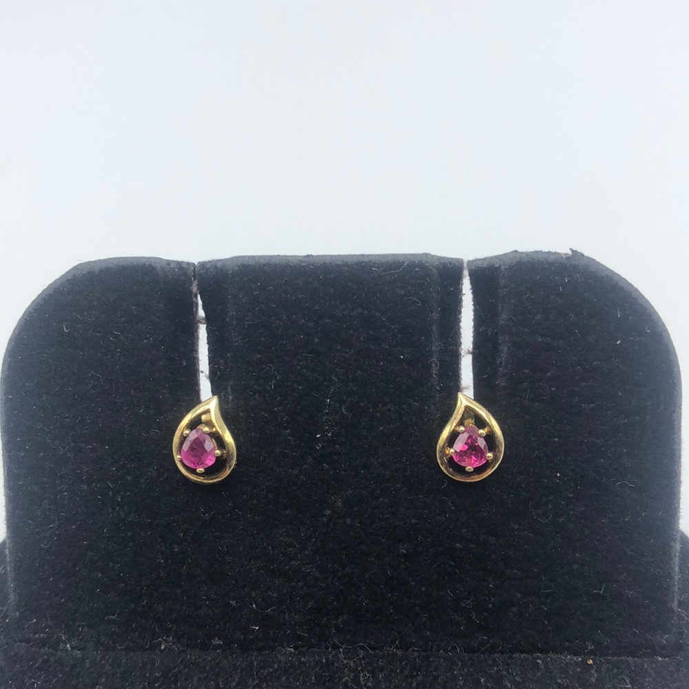 Alexandrite set in 14k yellow gold earrings